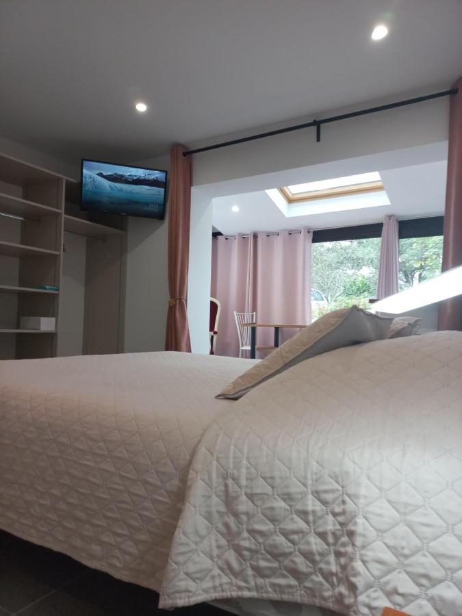 La Casa Bed&Breakfast Entree Independante 26M2 Calme Proche De Tout Wifi Parking Prive Jardin Terrasse ユリューニュ エクステリア 写真
