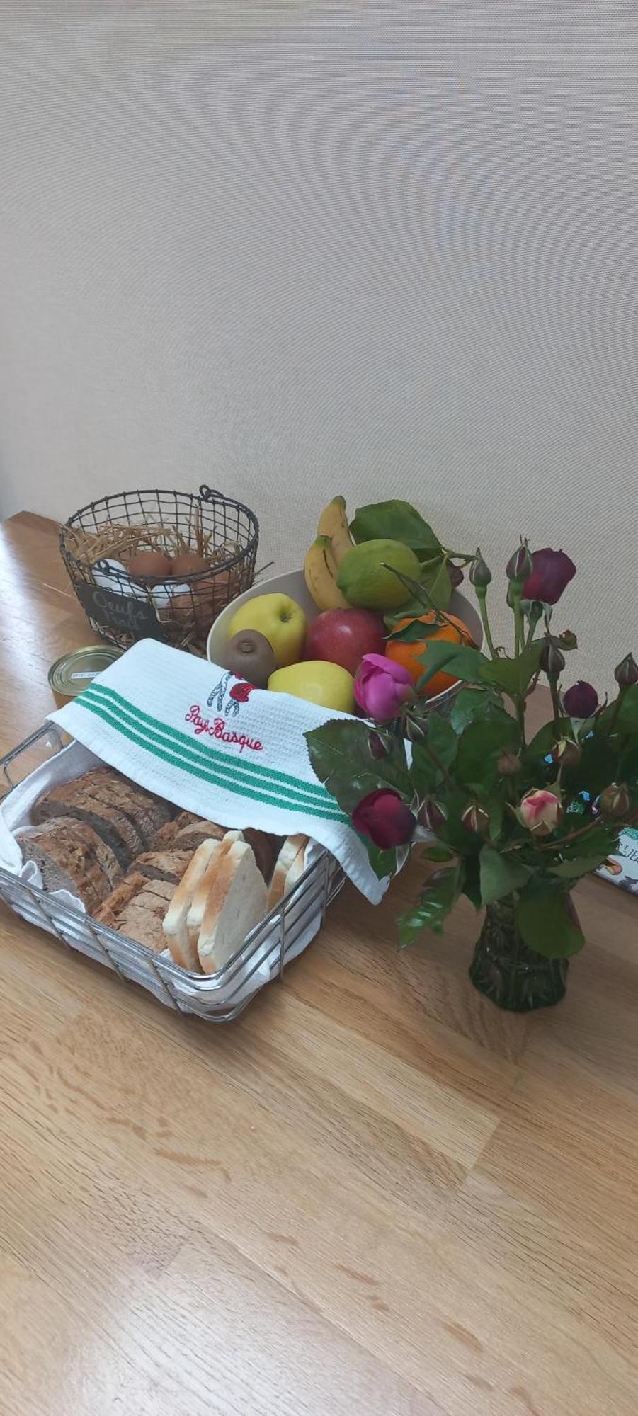 La Casa Bed&Breakfast Entree Independante 26M2 Calme Proche De Tout Wifi Parking Prive Jardin Terrasse ユリューニュ エクステリア 写真