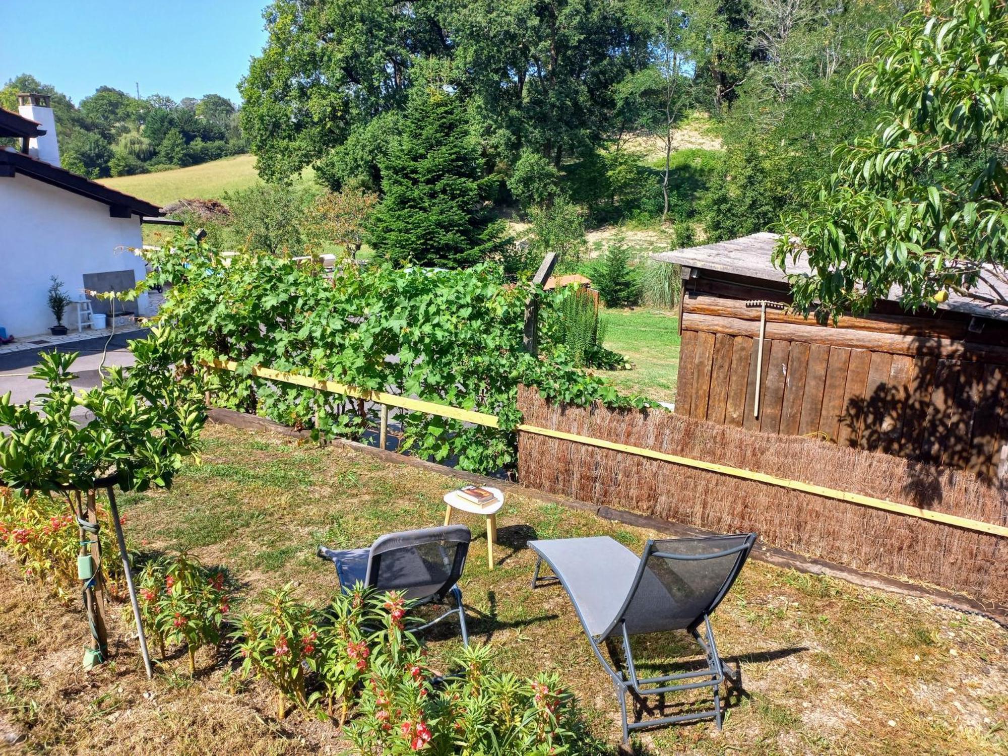 La Casa Bed&Breakfast Entree Independante 26M2 Calme Proche De Tout Wifi Parking Prive Jardin Terrasse ユリューニュ エクステリア 写真